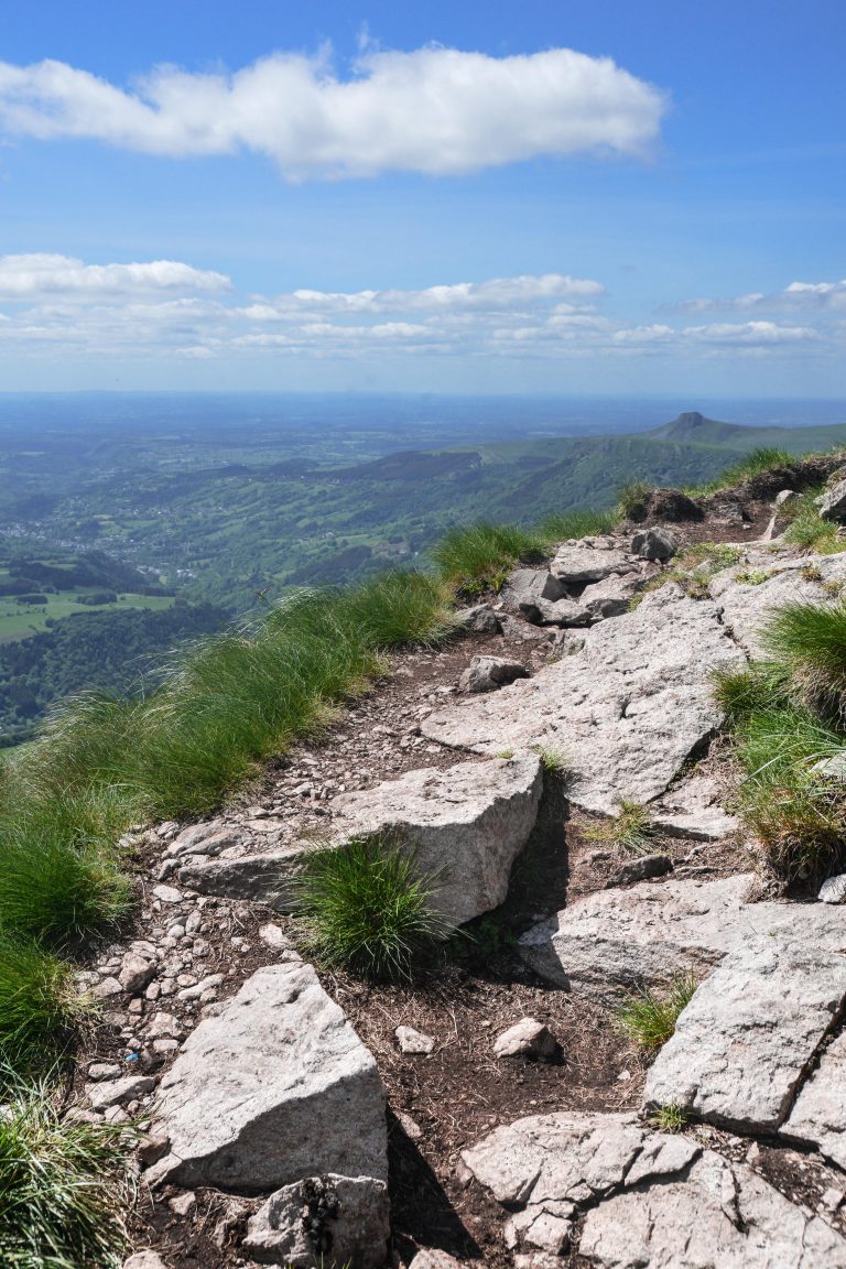 Le Puy de l'Angle au coeur du Sancy Les Compagnons Explorateurs